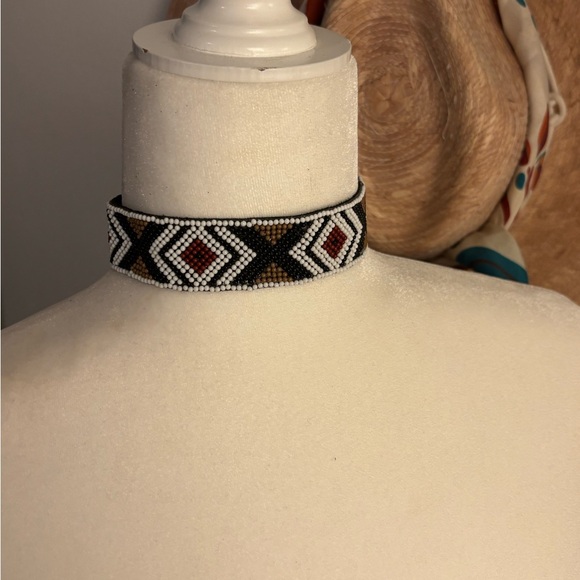 Beaded Geometric Choker Necklace - Picture 4 of 4